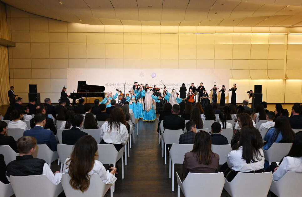 Heydər Əliyev Fondunun dəstəyi ilə alınan musiqi alətlərinin təqdimatı olub