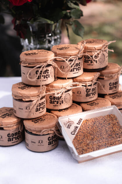 Heydər Əliyev Fondunun vitse-prezidenti Leyla Əliyeva Qəbələdə “Gənc arıçı” layihəsinin iştirakçısı ilə görüşüb