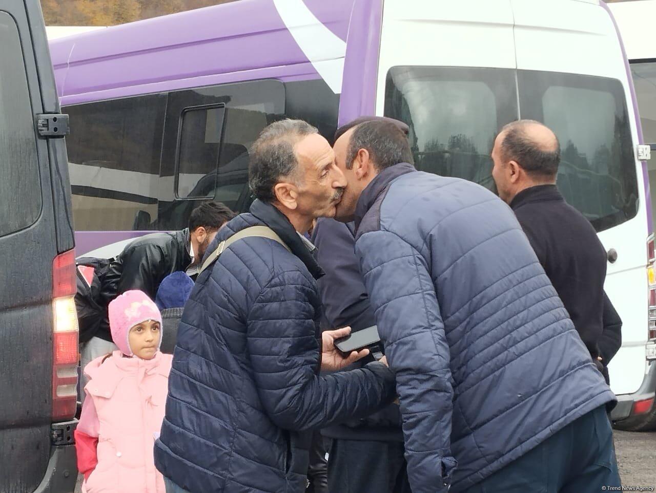 Növbəti köç karvanı Ağdərə rayonunun Vəngli kəndinə çatıb