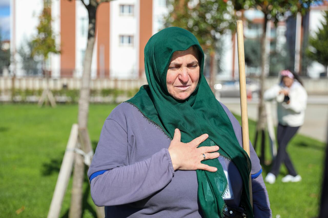 Türkiyə bu süpürgəçi qadından danışır