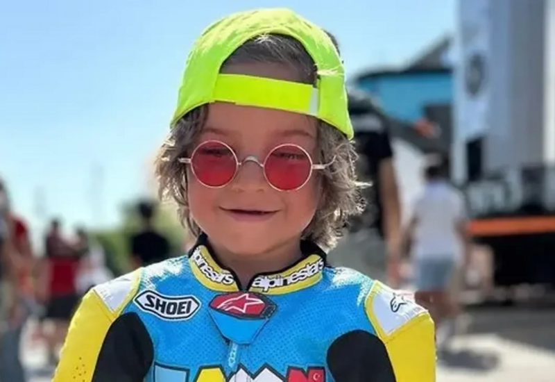 5 yaşı var, 312/KM ilə gedir