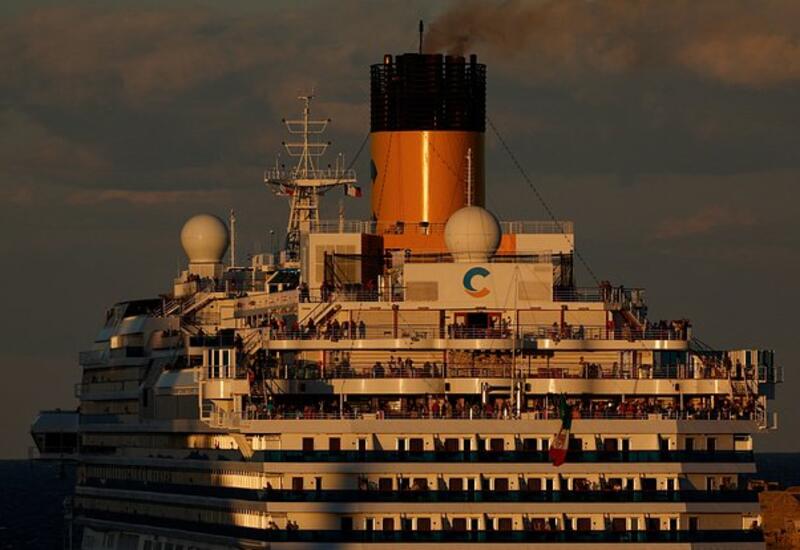 Лайнер с 200 туристами загорелся в Египте