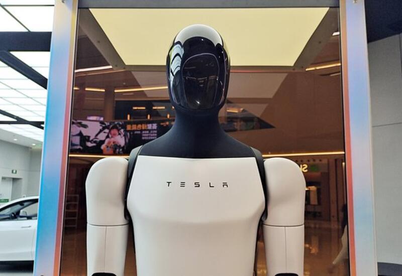 Робот Tesla поумнел