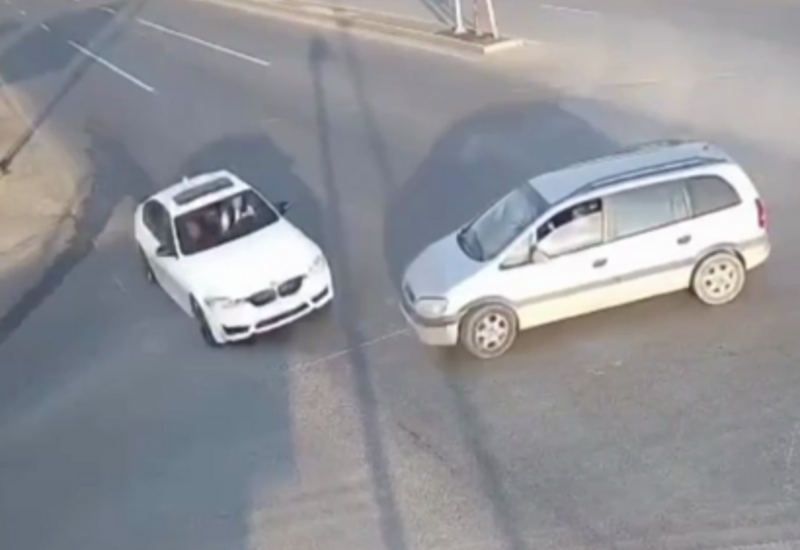 Sürücünün bu hərəkəti dəhşətli qəzanın qarşısını aldı