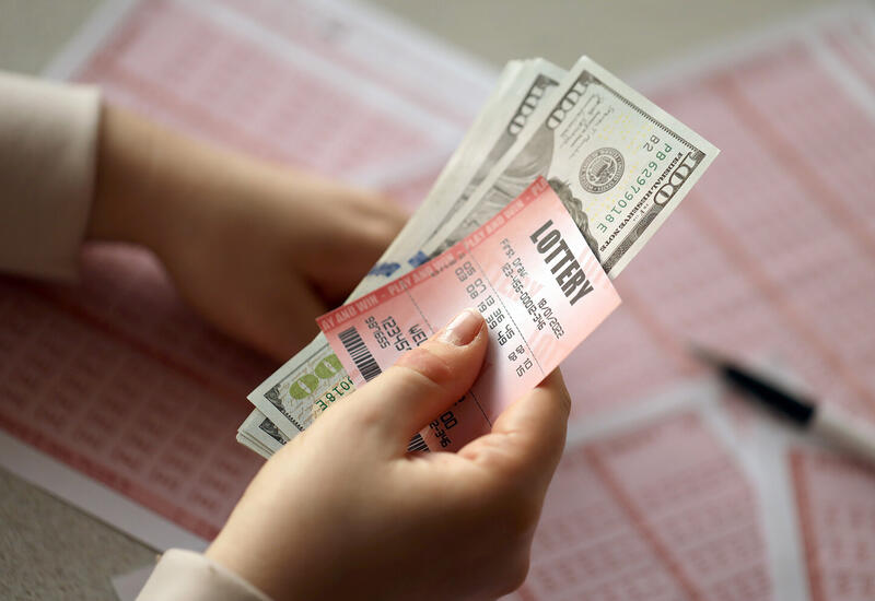 Мужчина пошел постричься и стал богаче на $100 тыс.