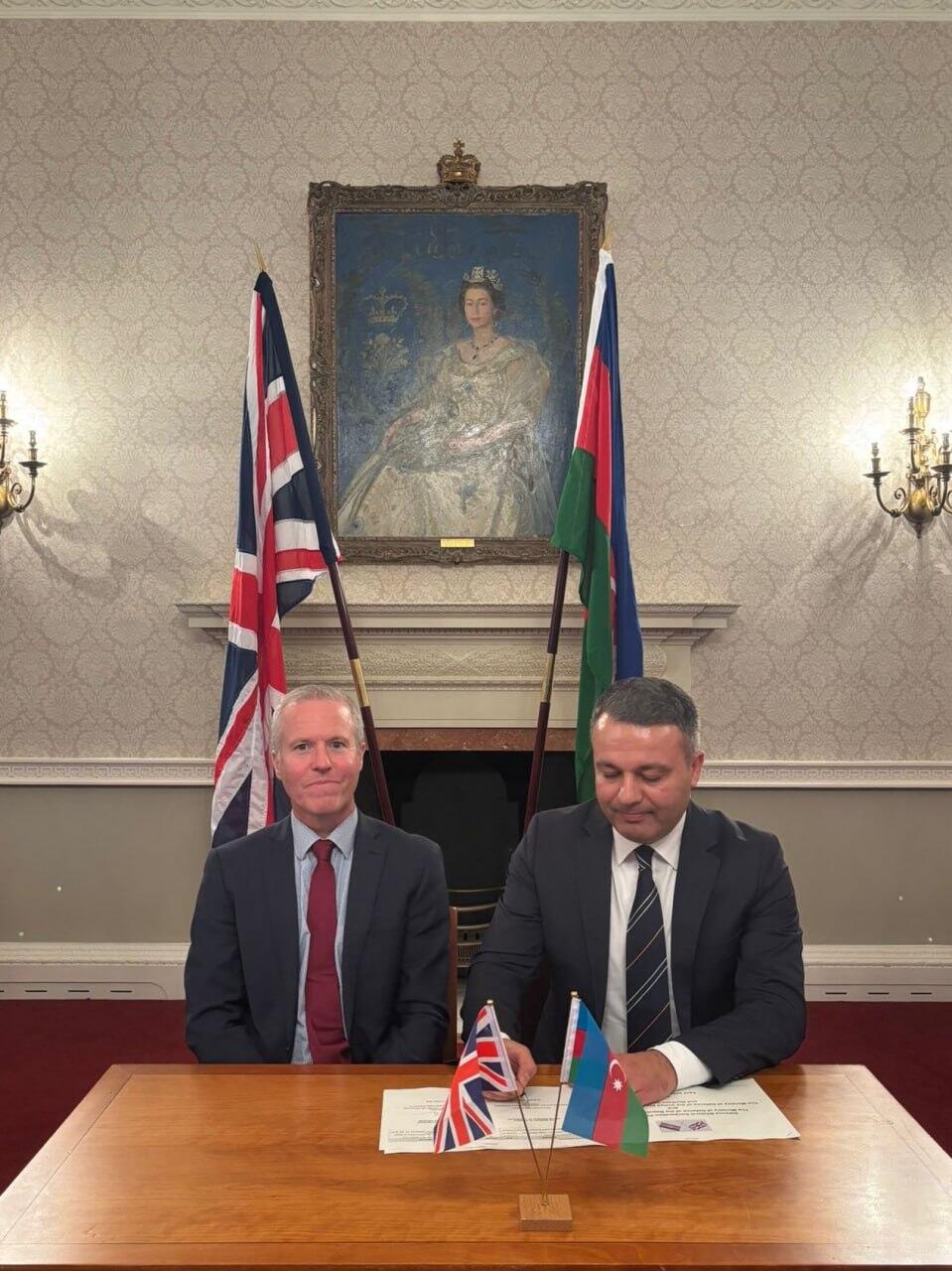 Азербайджан и Великобритания подписали соглашение о сотрудничестве в оборонной сфере