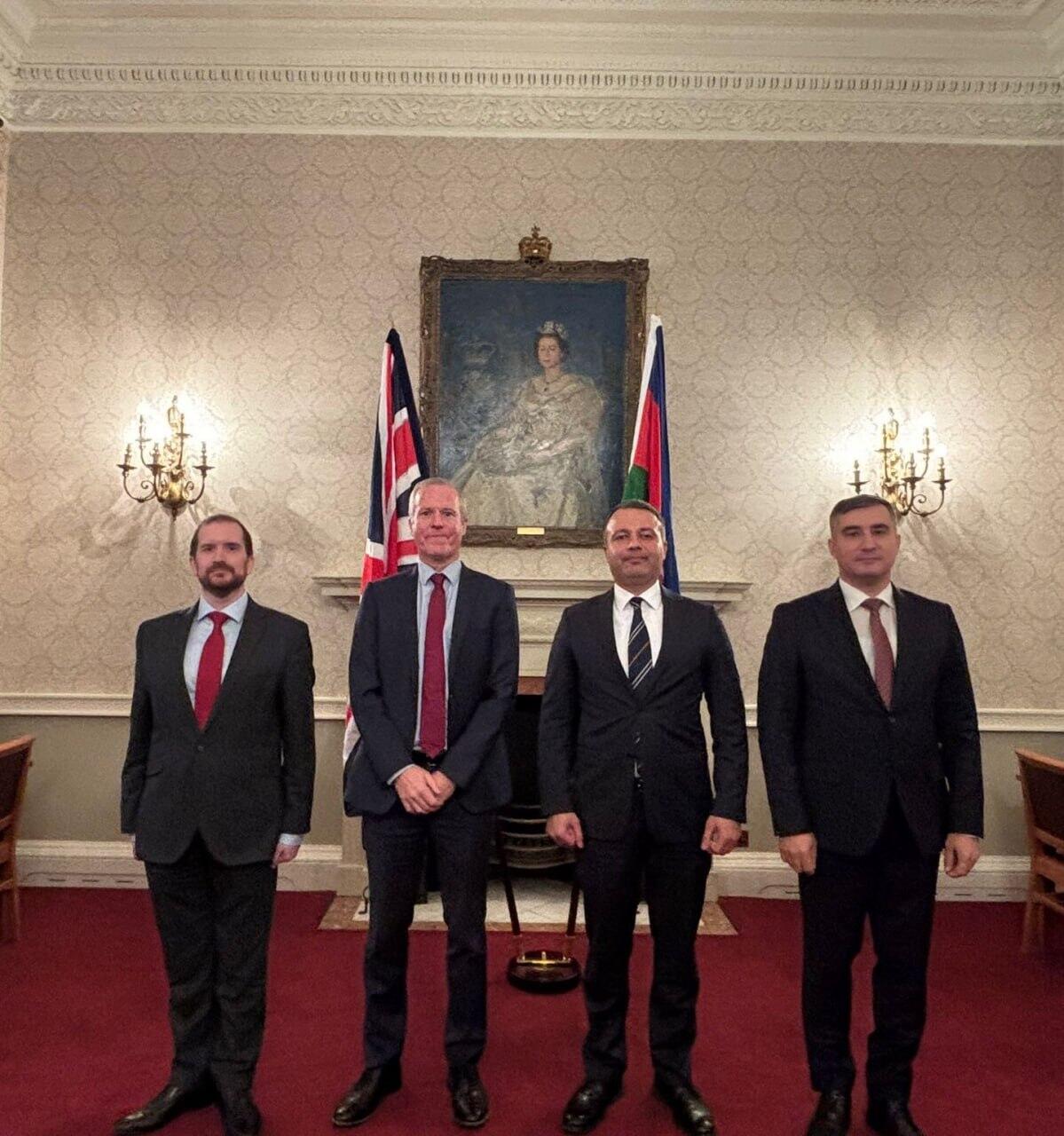 Азербайджан и Великобритания подписали соглашение о сотрудничестве в оборонной сфере