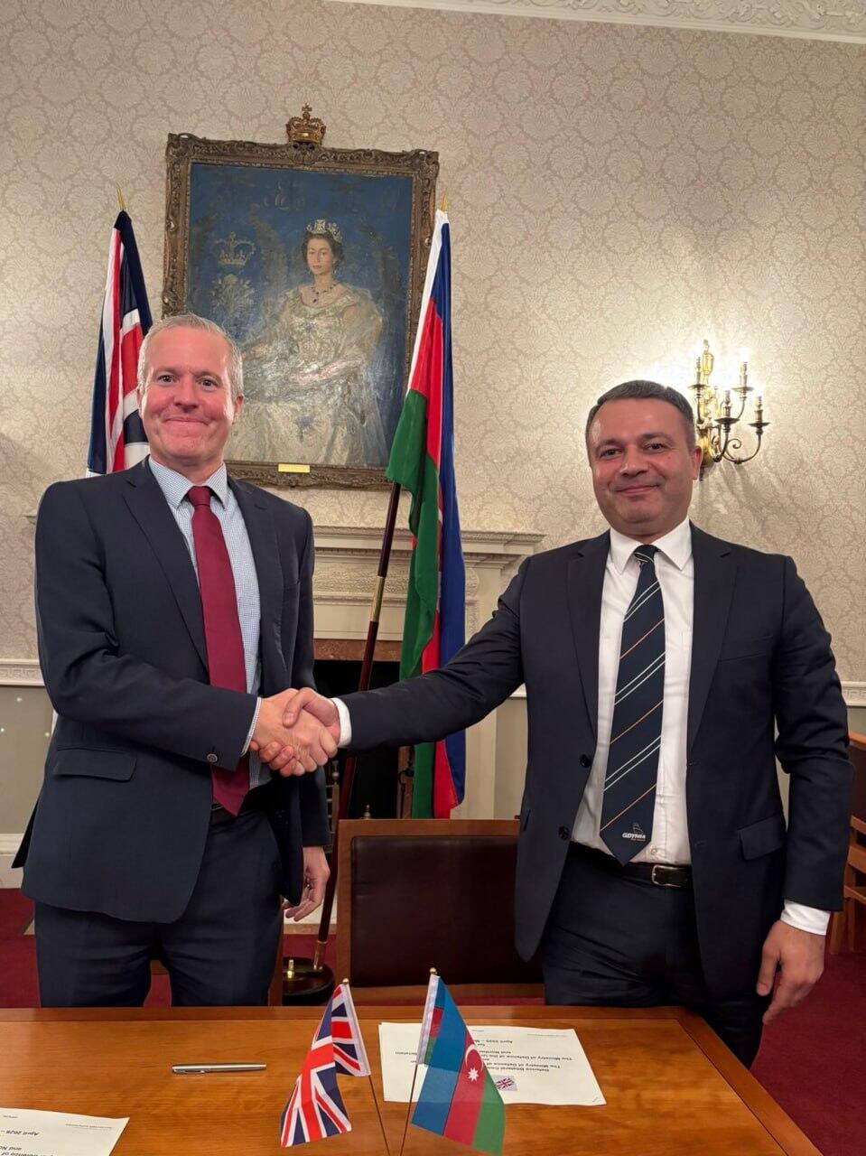 Азербайджан и Великобритания подписали соглашение о сотрудничестве в оборонной сфере