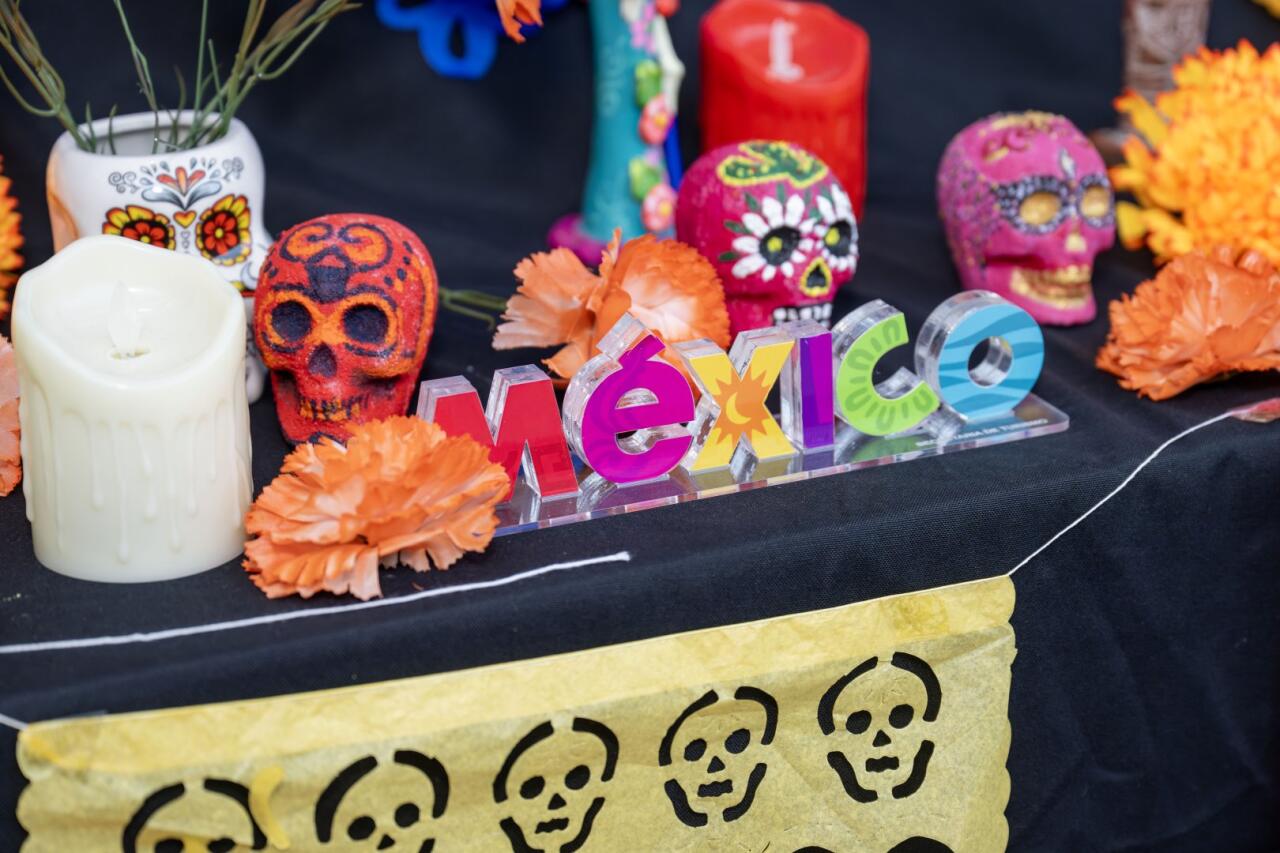 В Баку весело отметили мексиканский праздник "День мертвых"