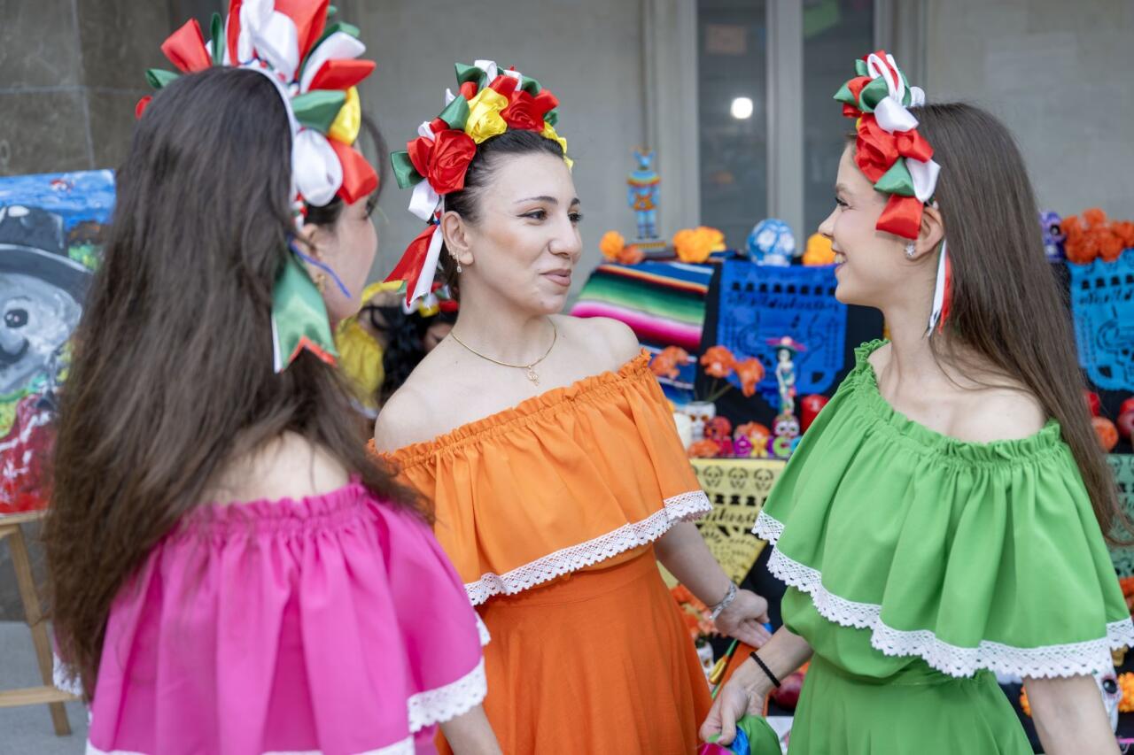 В Баку весело отметили мексиканский праздник "День мертвых"