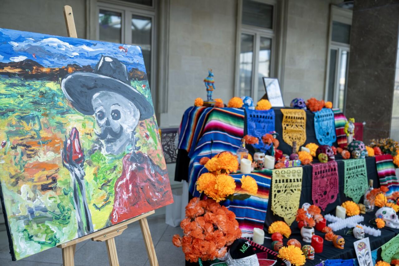 В Баку весело отметили мексиканский праздник "День мертвых"