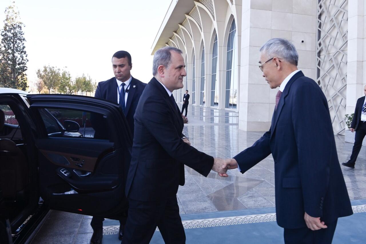 Джейхун Байрамов принимает участие в открытии 43-й сессии Генеральной конференции ЮНЕСКО