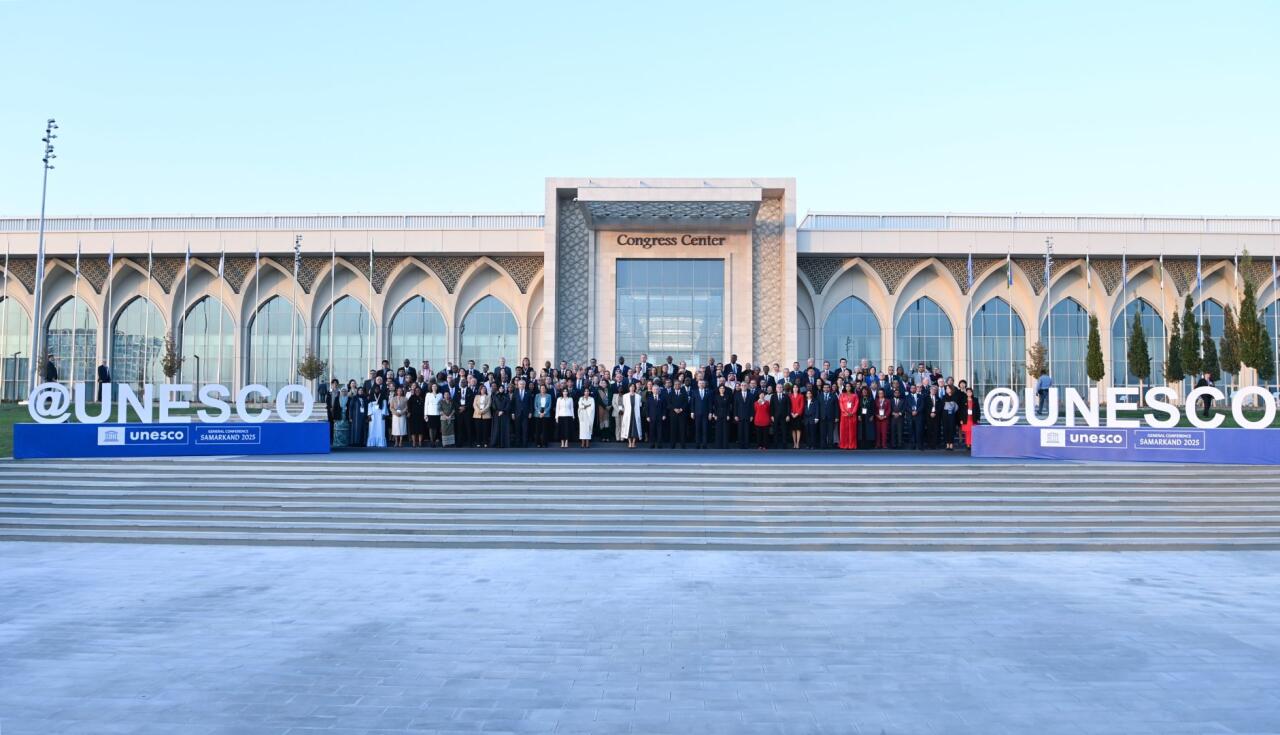 Джейхун Байрамов принимает участие в открытии 43-й сессии Генеральной конференции ЮНЕСКО