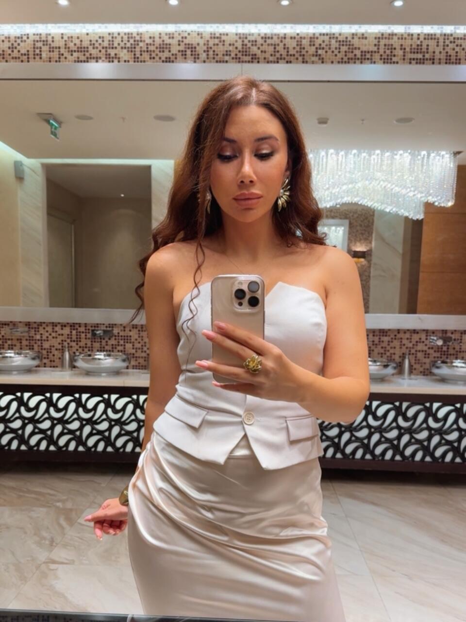 В Баку автомобиль насмерть сбил известную певицу