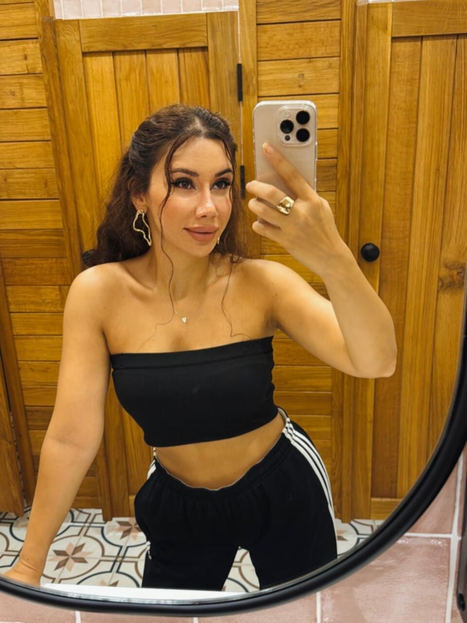 В Баку автомобиль насмерть сбил известную певицу