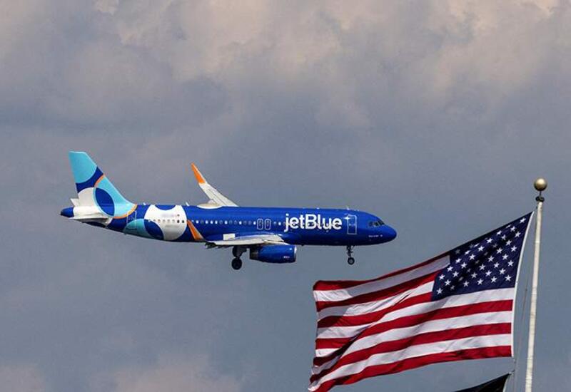 В США экстренно самолет