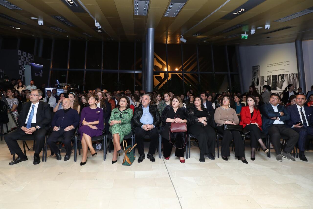 В Баку открылась интересная экспозиция в честь Победы