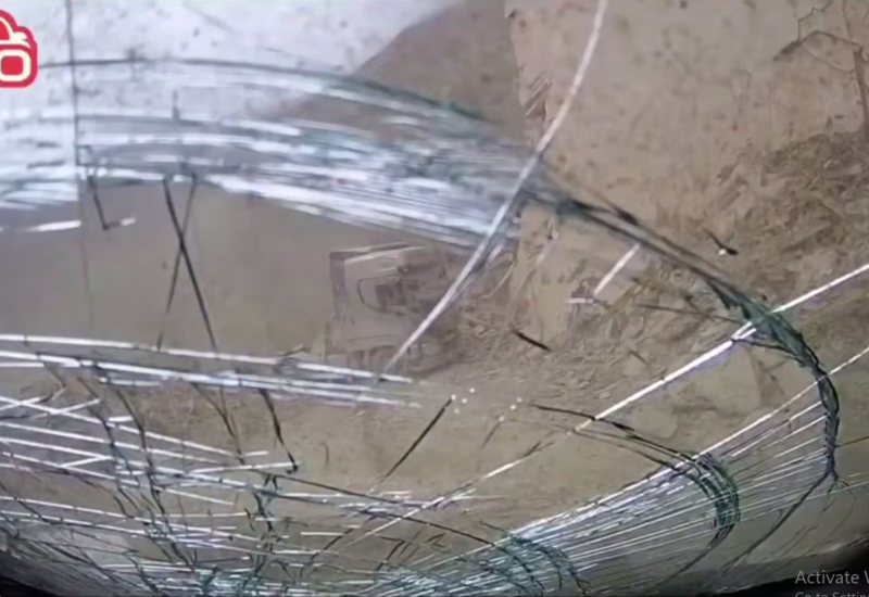 Камнепад поразил грузовик на горной дороге в Китае