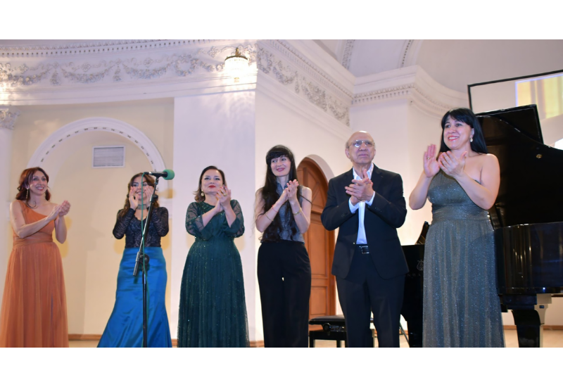 В Баку прошел творческий вечер всемирно известного пианиста