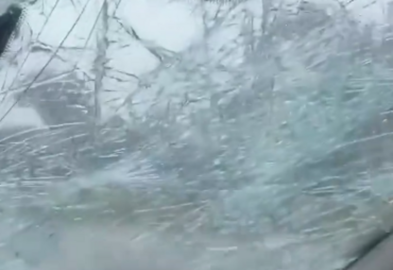 Машину изрешетило крупным градом в Австралии