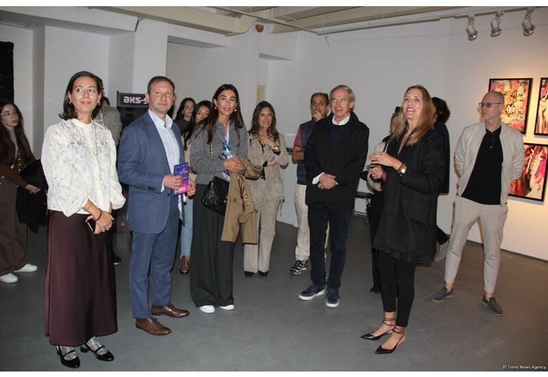 Art Weekend в Баку - открылась выставка "Состояние потока ", отражённый в воде город