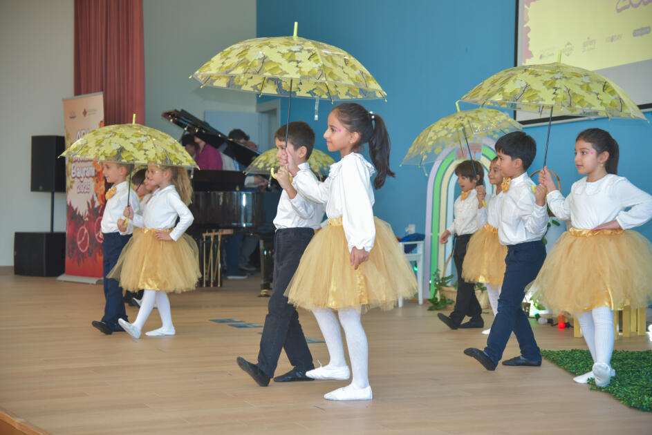 ADA İbtidai Məktəbində xeyriyyə məqsədli Payız festivalı – Məhsul bayramı keçirilib