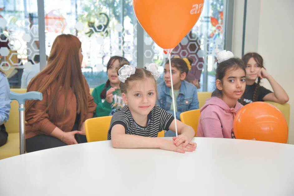 ADA İbtidai Məktəbində xeyriyyə məqsədli Payız festivalı – Məhsul bayramı keçirilib