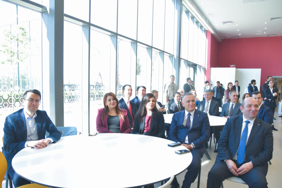 ADA İbtidai Məktəbində xeyriyyə məqsədli Payız festivalı – Məhsul bayramı keçirilib