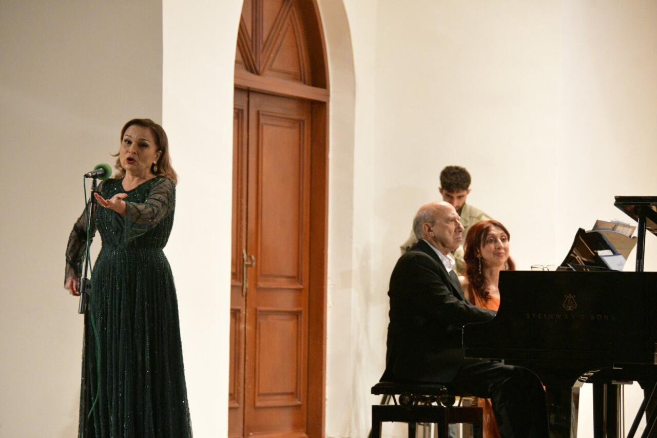 В Баку прошел творческий вечер всемирно известного пианиста