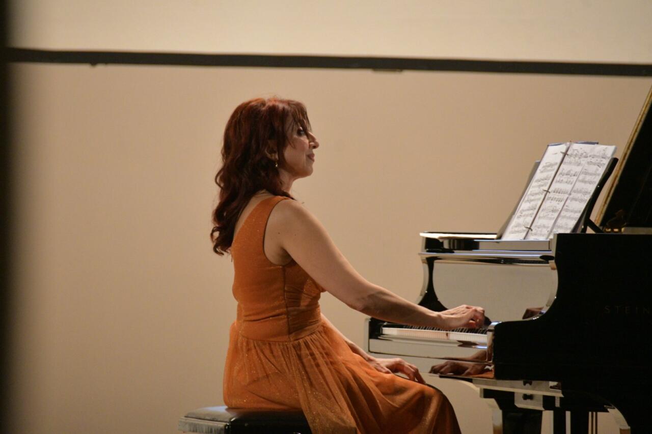 В Баку прошел творческий вечер всемирно известного пианиста