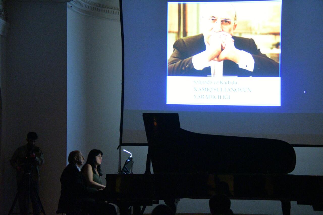 В Баку прошел творческий вечер всемирно известного пианиста