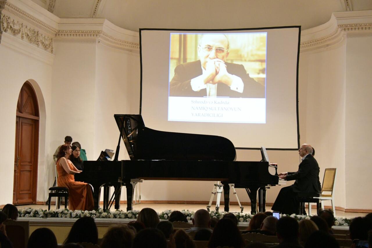 В Баку прошел творческий вечер всемирно известного пианиста