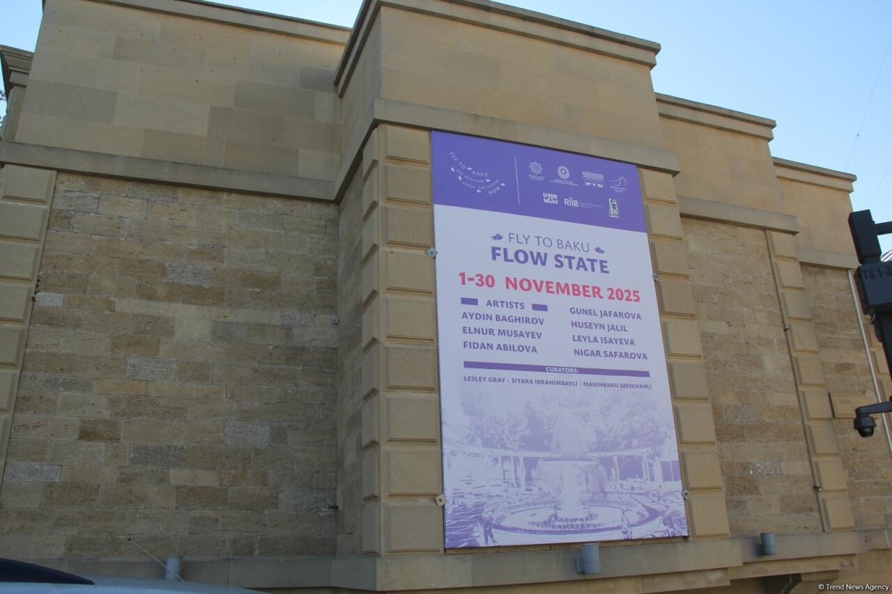 Art Weekend в Баку - открылась выставка "Состояние потока ", отражённый в воде город