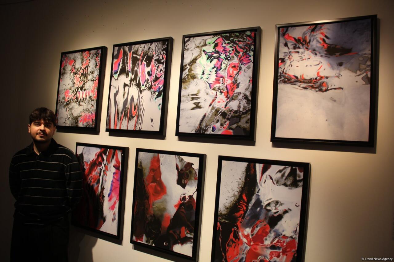 Art Weekend в Баку - открылась выставка "Состояние потока ", отражённый в воде город
