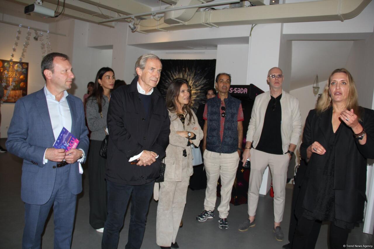 Art Weekend в Баку - открылась выставка "Состояние потока ", отражённый в воде город