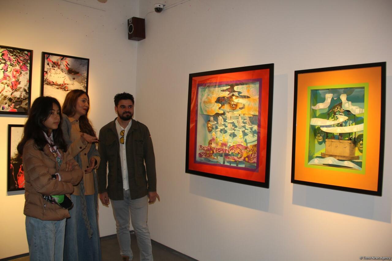 Art Weekend в Баку - открылась выставка "Состояние потока ", отражённый в воде город