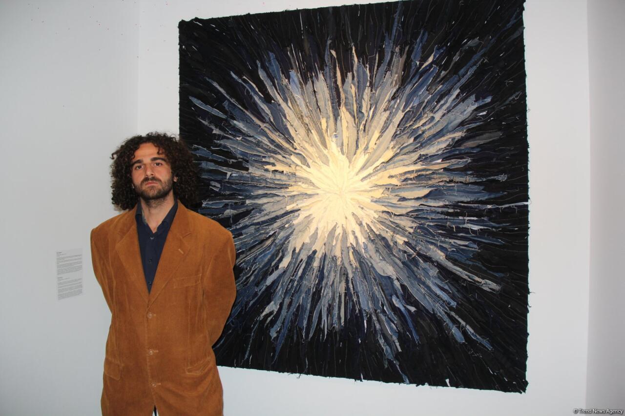 Art Weekend в Баку - открылась выставка "Состояние потока ", отражённый в воде город