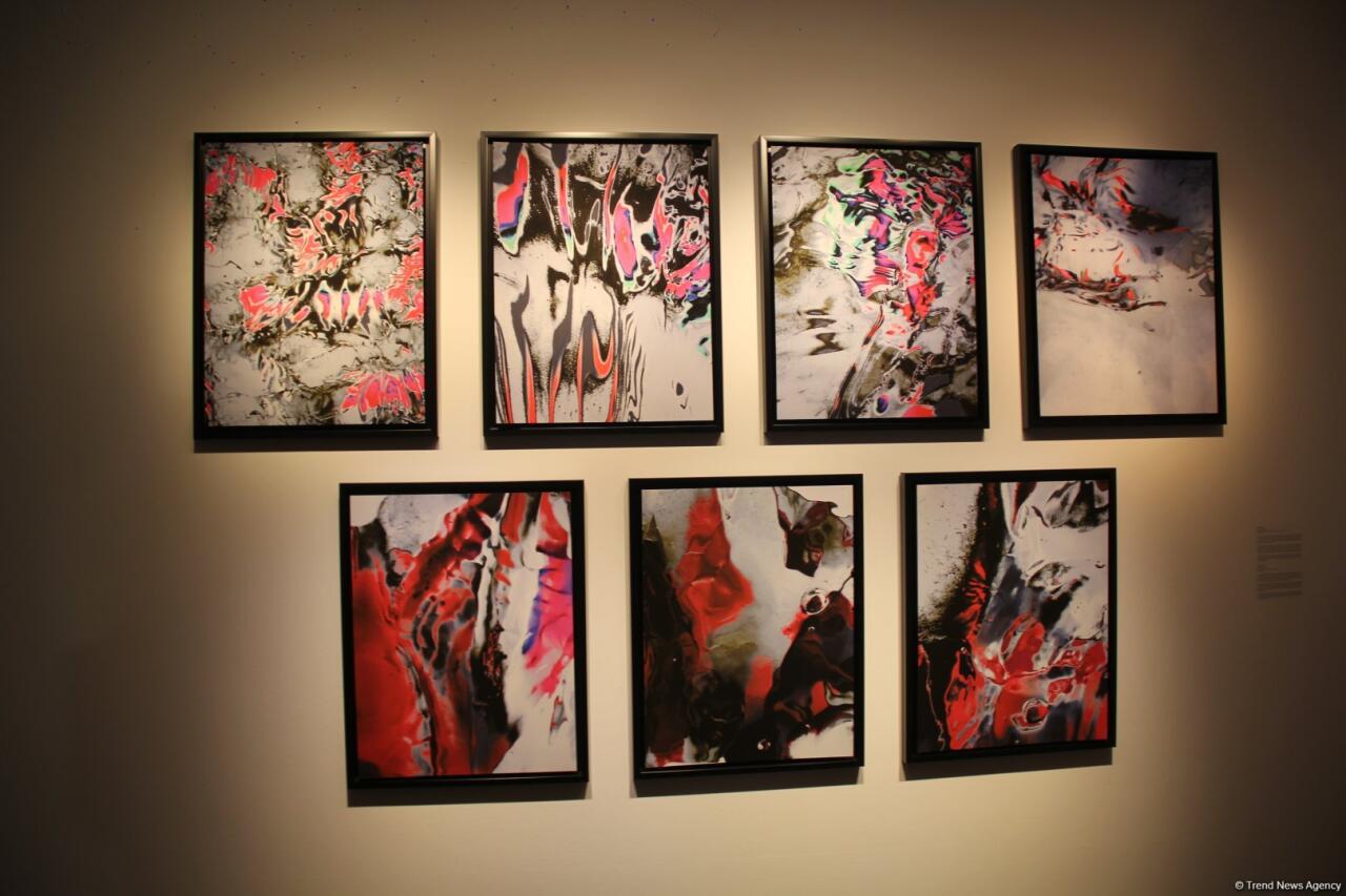 Art Weekend в Баку - открылась выставка "Состояние потока ", отражённый в воде город