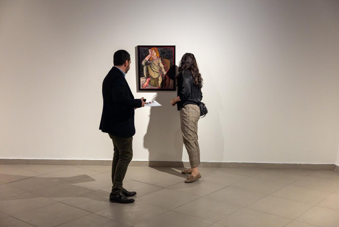 Галерея YAY представила новую персональную выставку молодого художника Моука "Неспешно"