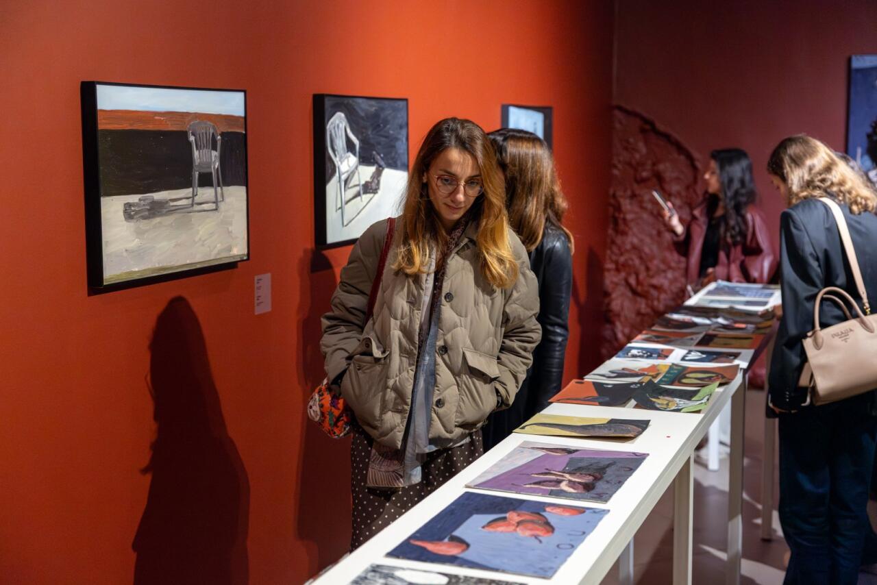 Галерея YAY представила новую персональную выставку молодого художника Моука "Неспешно"