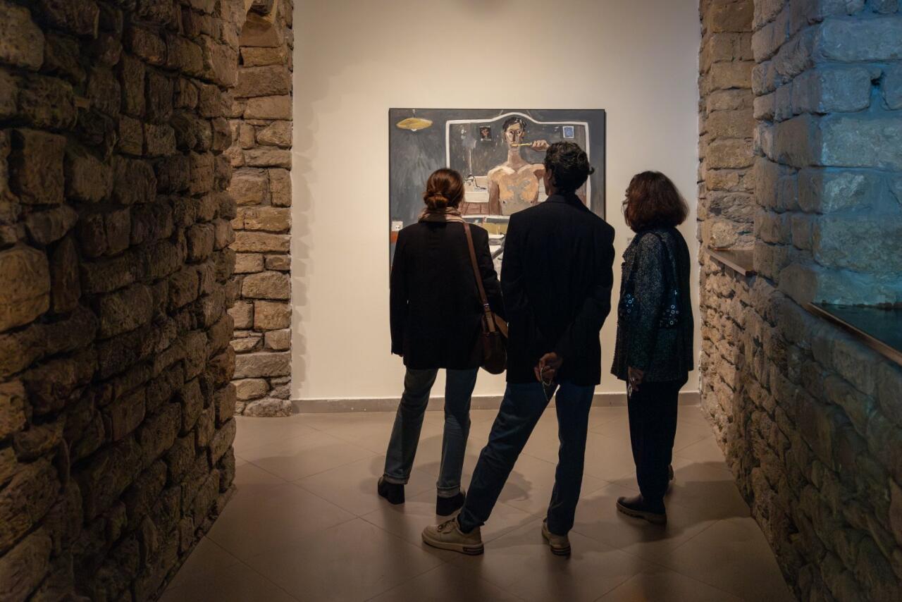 Галерея YAY представила новую персональную выставку молодого художника Моука "Неспешно"