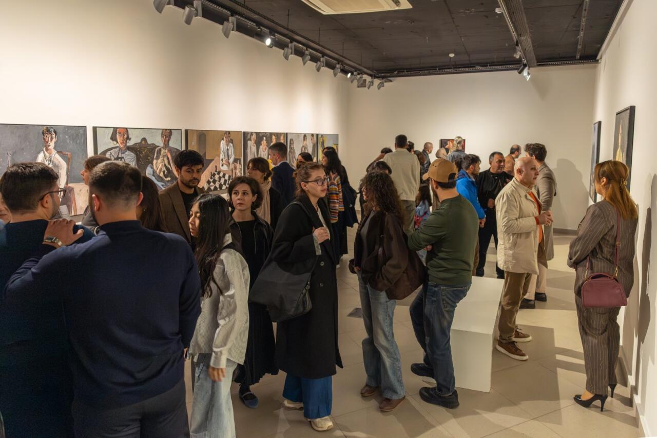 Галерея YAY представила новую персональную выставку молодого художника Моука "Неспешно"