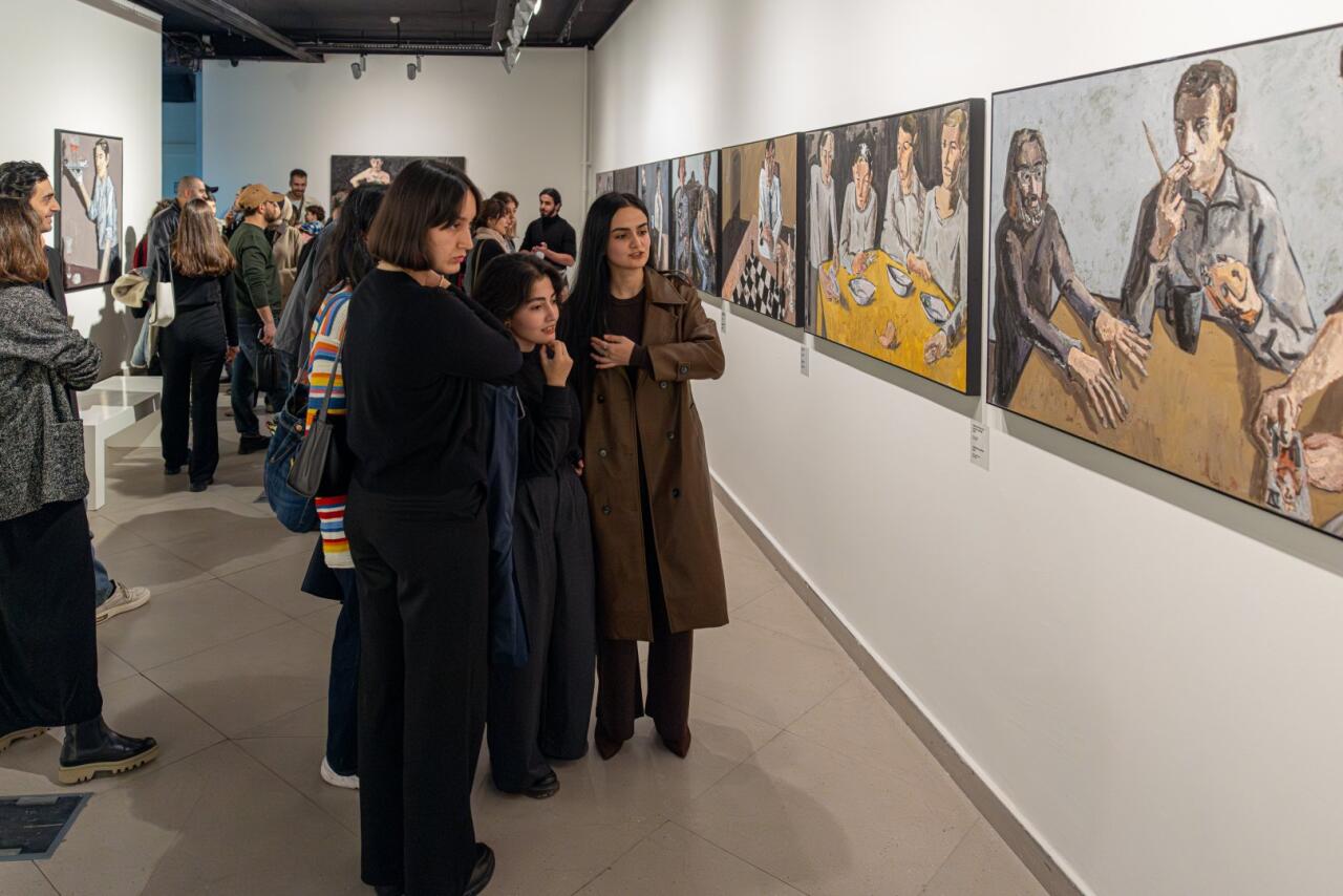 Галерея YAY представила новую персональную выставку молодого художника Моука "Неспешно"