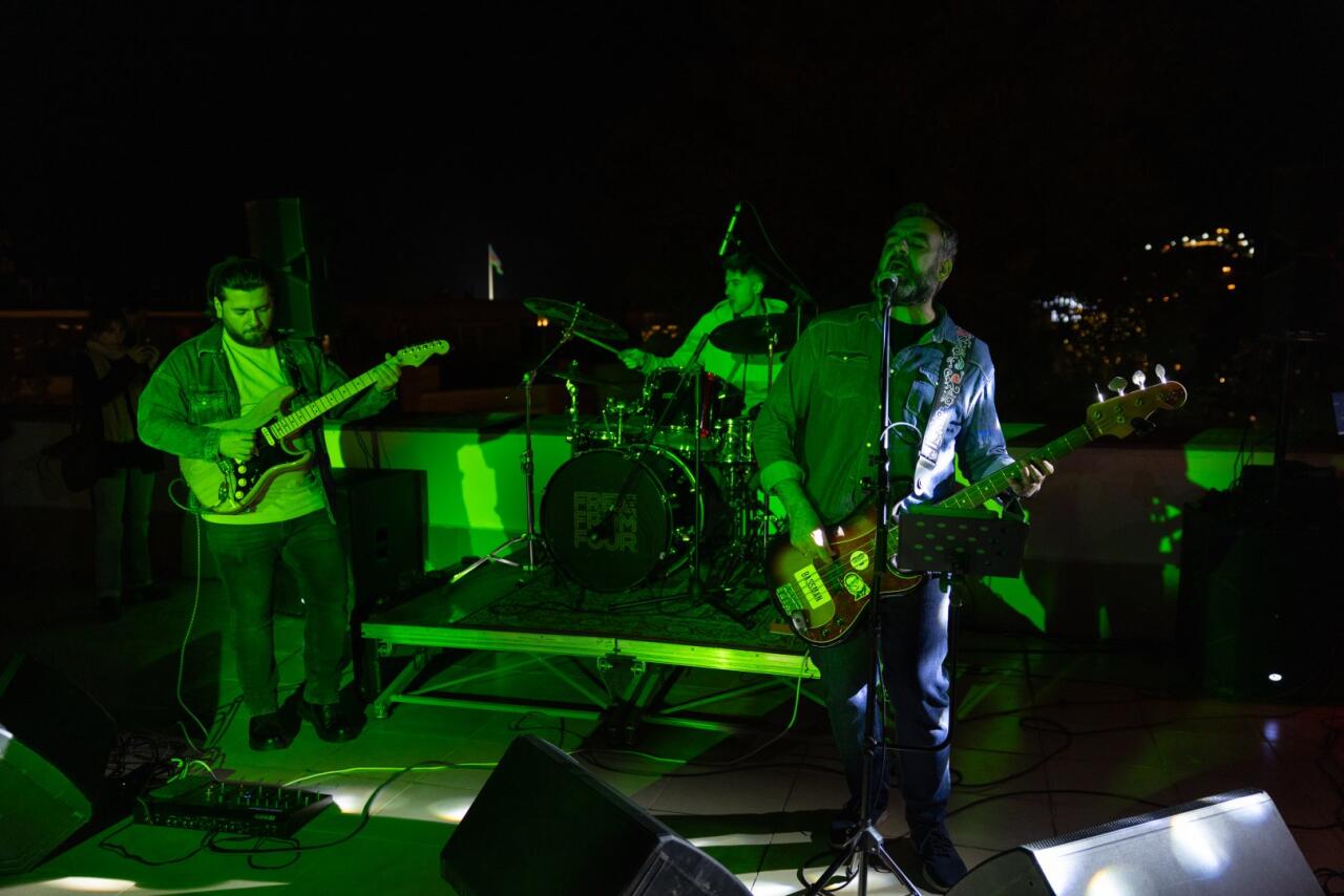 Галерея YAY представила новую персональную выставку молодого художника Моука "Неспешно"