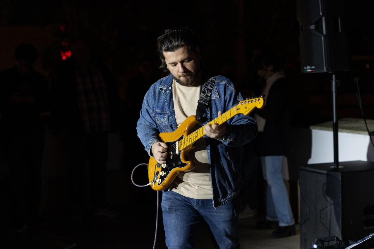 Галерея YAY представила новую персональную выставку молодого художника Моука "Неспешно"