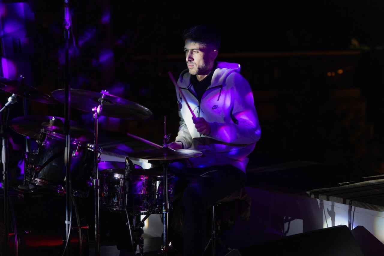 Галерея YAY представила новую персональную выставку молодого художника Моука "Неспешно"