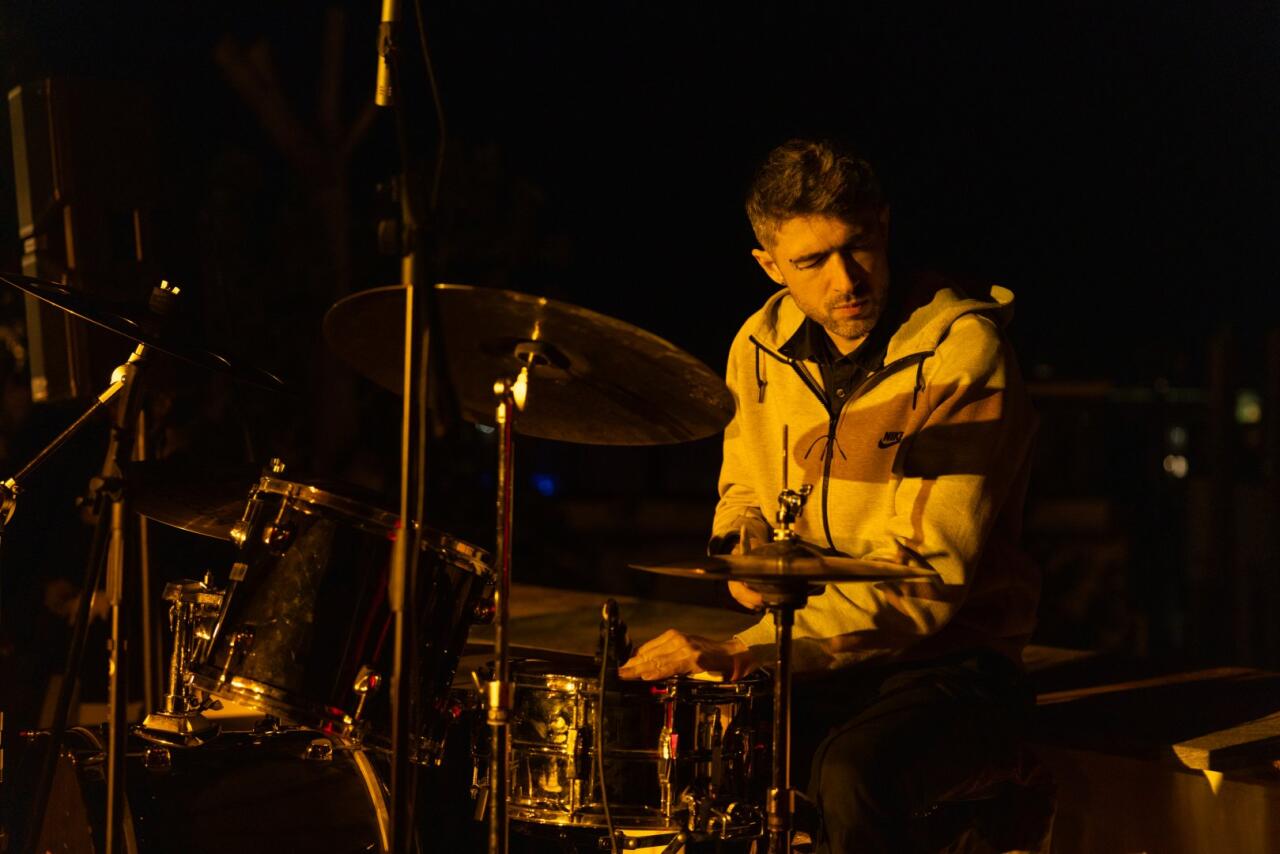 Галерея YAY представила новую персональную выставку молодого художника Моука "Неспешно"