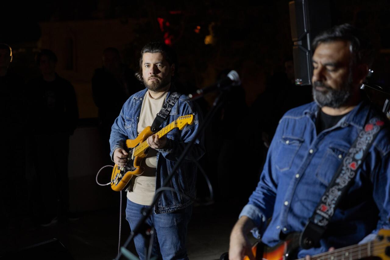 Галерея YAY представила новую персональную выставку молодого художника Моука "Неспешно"