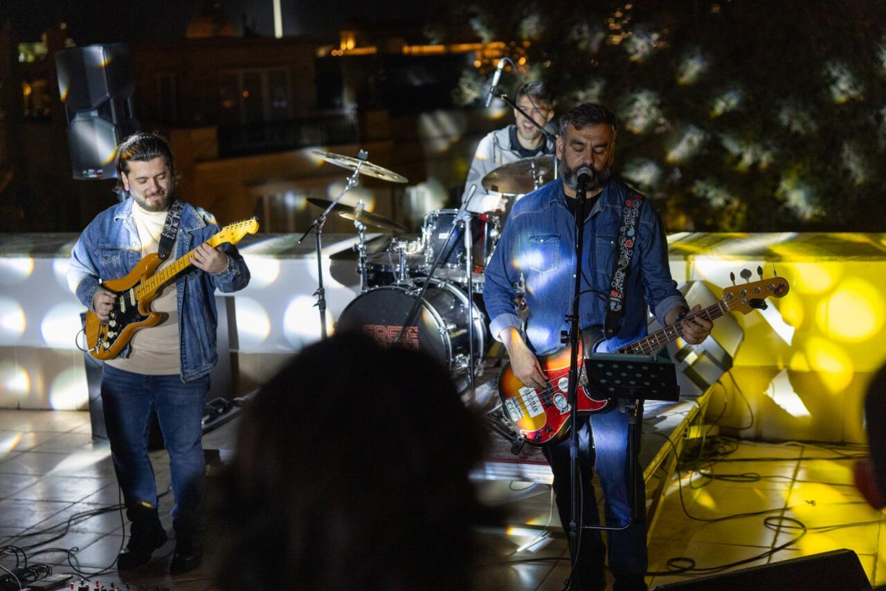 Галерея YAY представила новую персональную выставку молодого художника Моука "Неспешно"