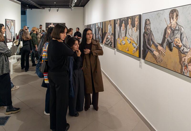 Галерея YAY представила новую персональную выставку молодого художника Моука "Неспешно"